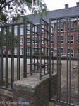 Gietijzeren hek Galileïplantsoen
<br/>
Gietijzeren hek Galileïplantsoen, 2016-06-12